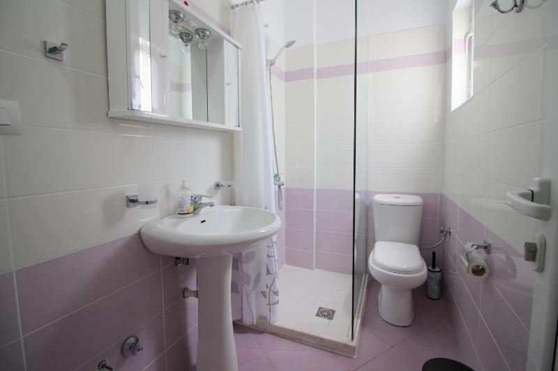 Sunset Apartments Berdenesh Sarandë - image 6