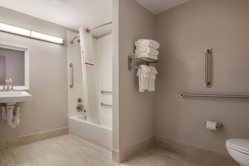 Premium Suite with Multiple Beds Disability Access with Kitchenette Smoke Free (Upgraded Bedding and Snack Box) image 2