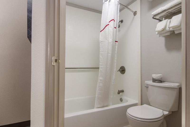 Deluxe Room with Two Queen Beds Smoke Free image 2