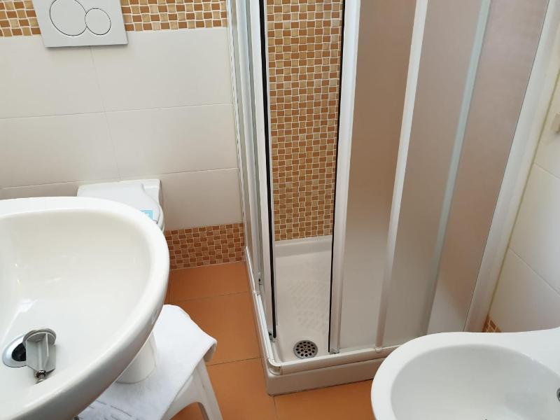 Triple Room with Balcony image 4