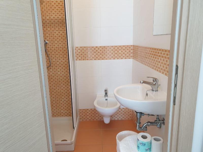 Triple Room with Balcony image 2