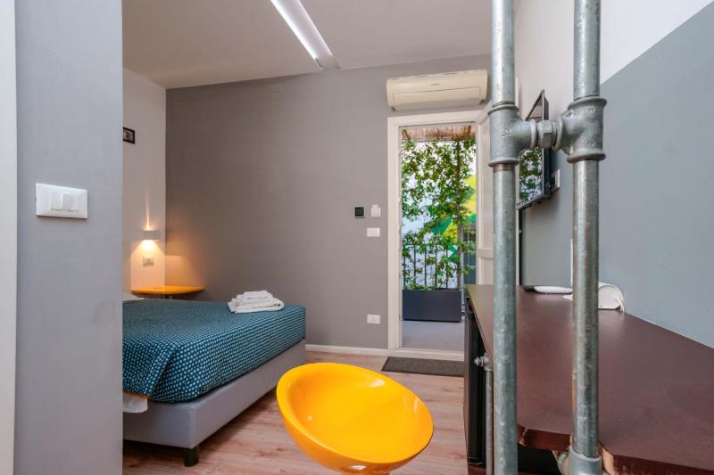 Single Room image 3