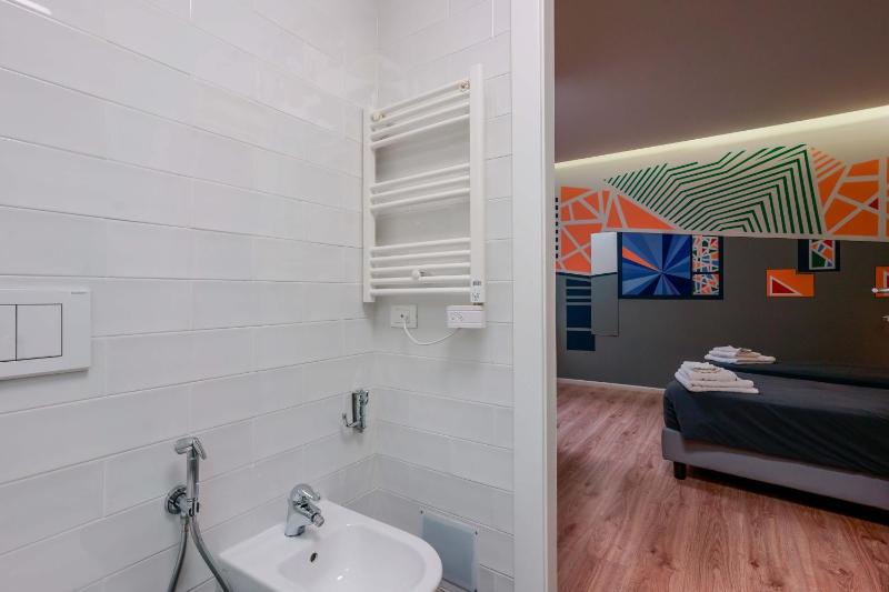 Twin Room image 2