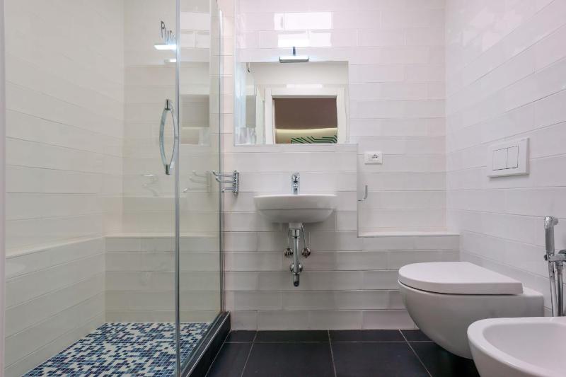 Twin Room image 3