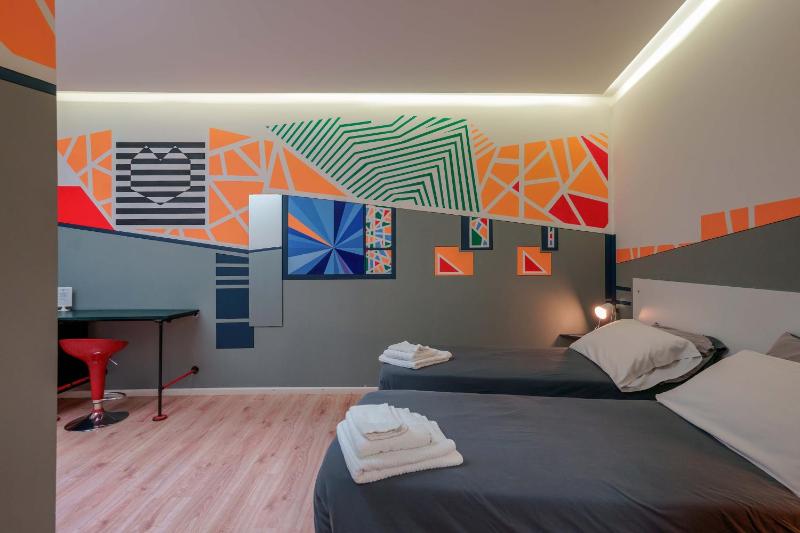 Twin Room image 1