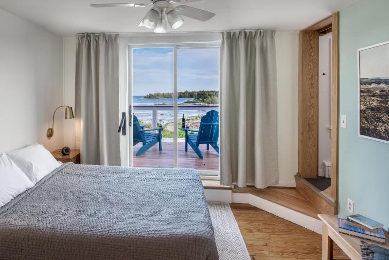 Queen Room with Ocean View image 1