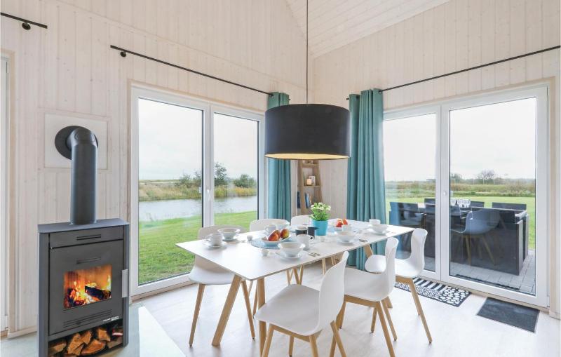 Three-Bedroom Holiday Home  image 1