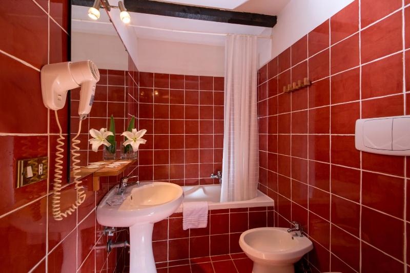 Small Double Room image 2