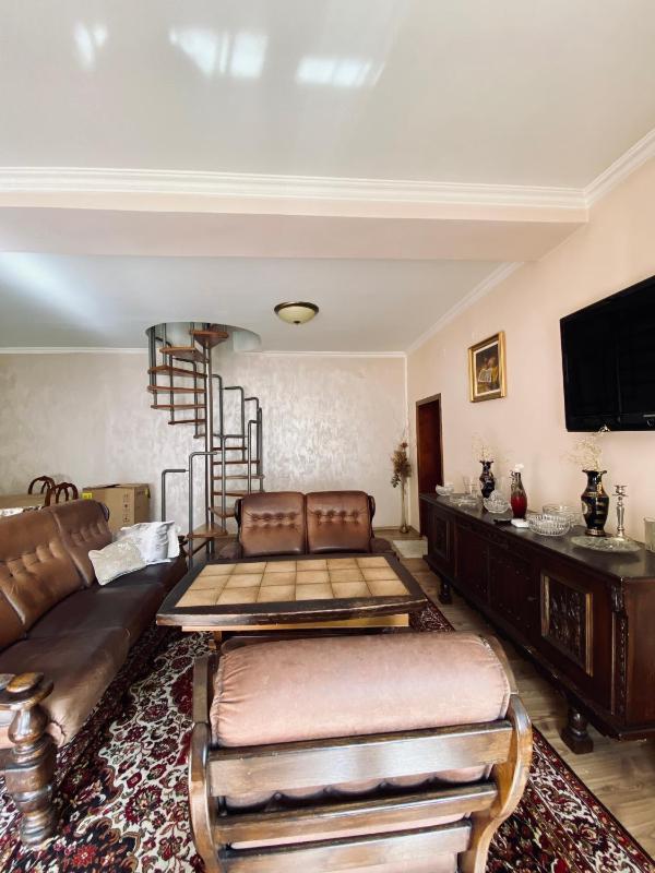 Central House - image 7