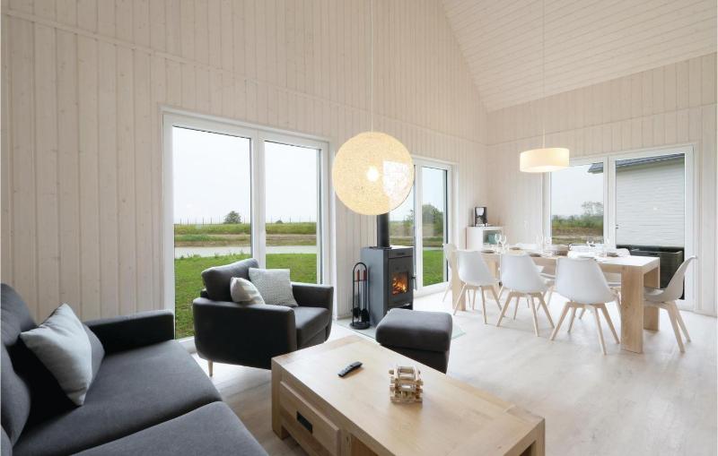 Three-Bedroom Holiday Home  image 1