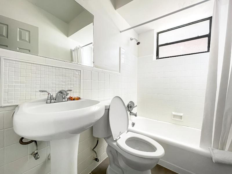 Silver Spray Motel - image 14