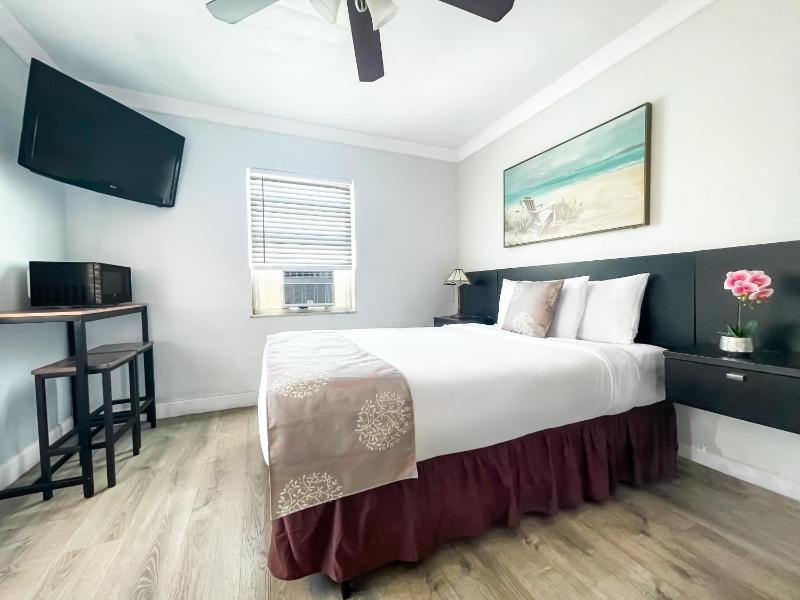 Silver Spray Motel - image 4