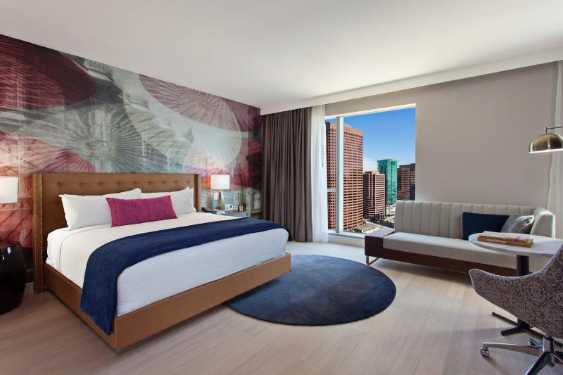 King Suite with City View image 4