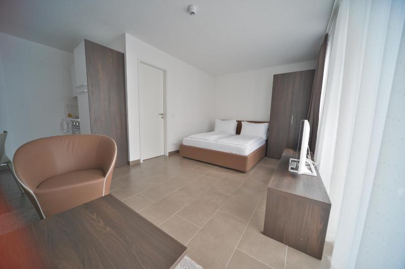 Studio Apartment image 2