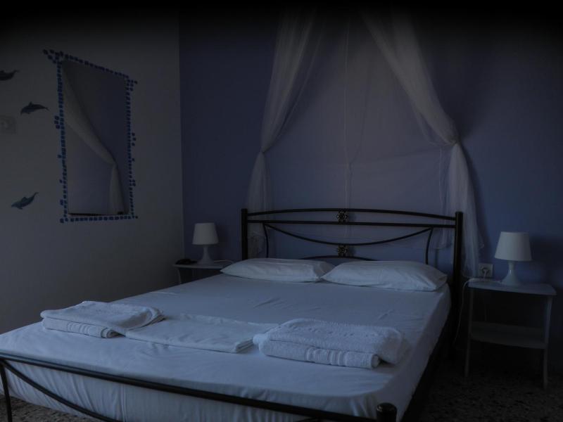 Double Room image 3
