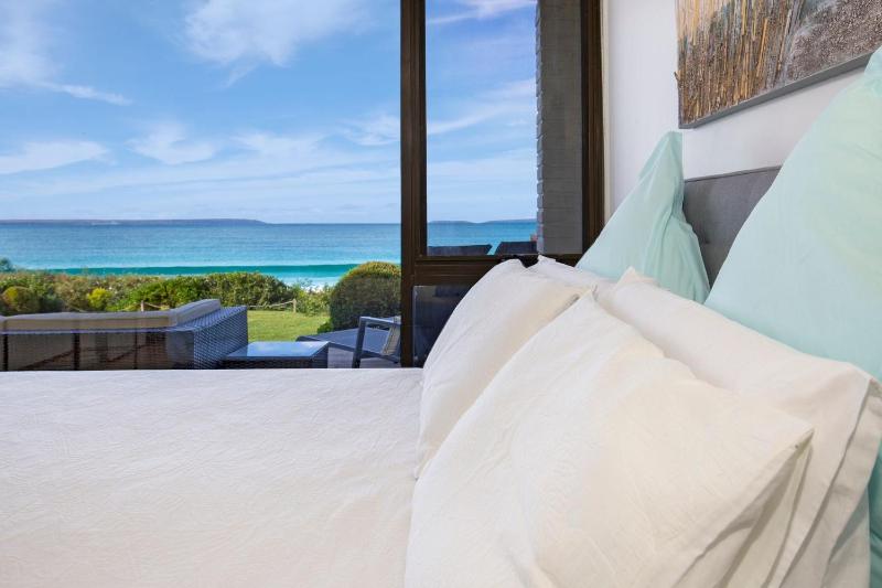 Azure Absolute Beachfront I Pet Friendly - image 20