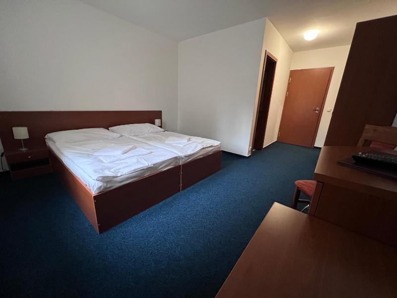 Double Room image 4