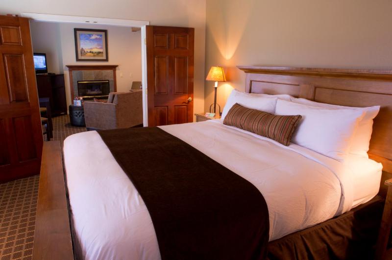 Deluxe Canyon View Suite with River View image 3