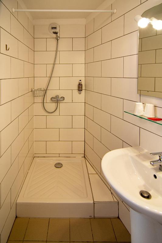 Quadruple Room image 2