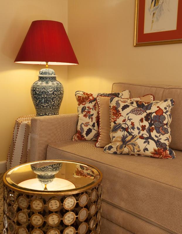 Family Room with Spa access image 4