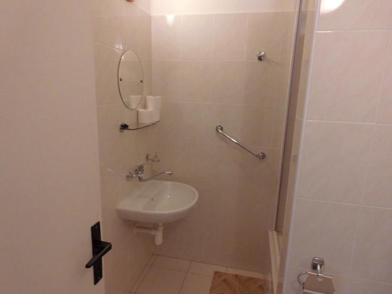 Double Room with Private Bathroom image 3