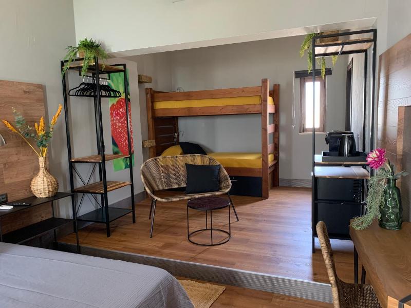 Family Room image 3