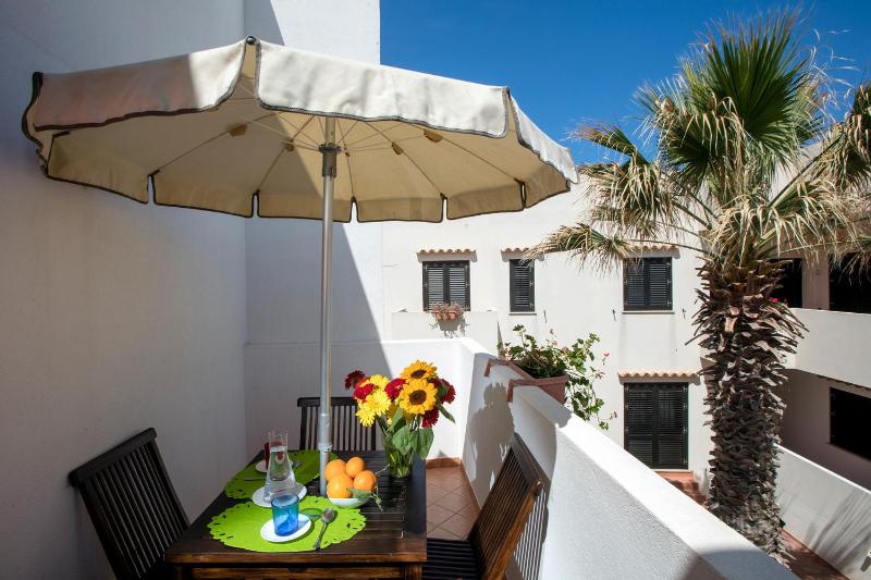 Standard Large One-Bedroom Apartment  image 3