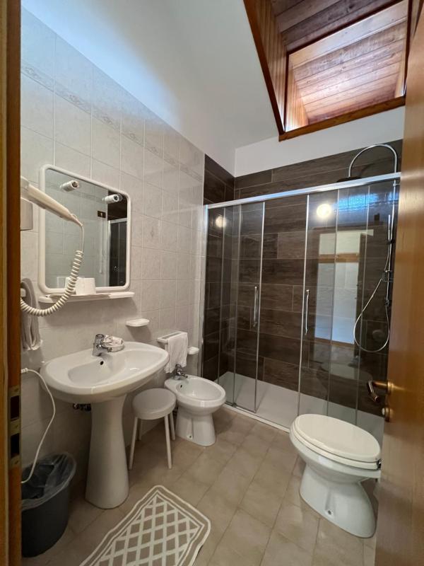 Double or Twin Room image 2