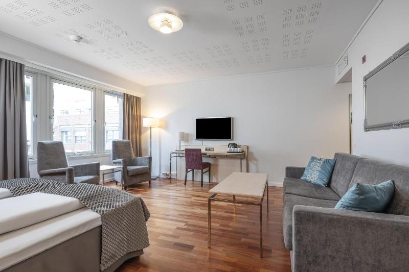 Family Room image 4