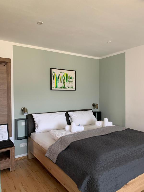 Superior King Room image 3