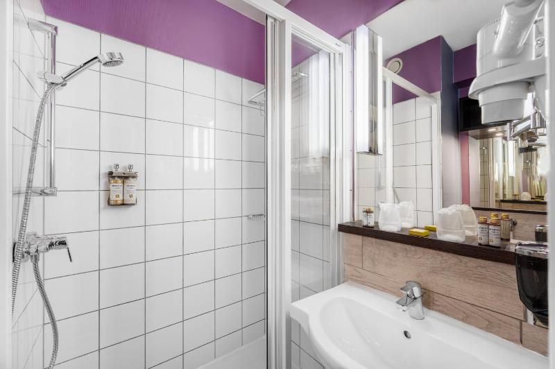 Superior Double or Twin Room image 4
