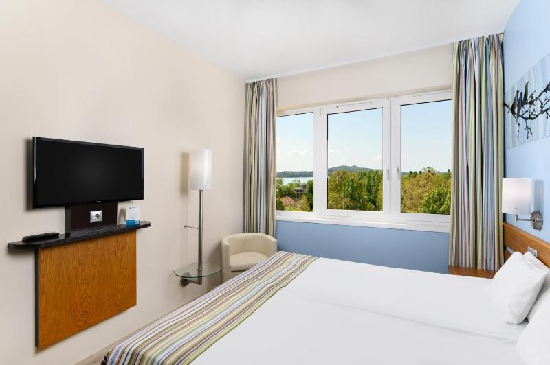 Superior Double or Twin Room image 3