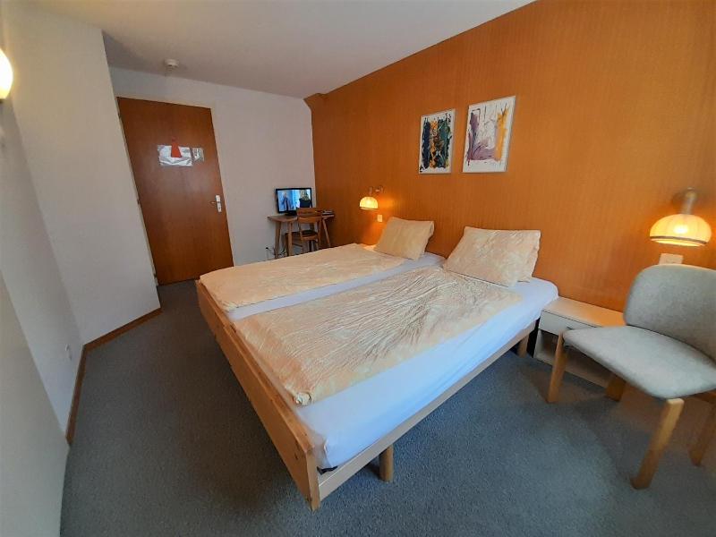 Double Room with Shared Bathroom image 4