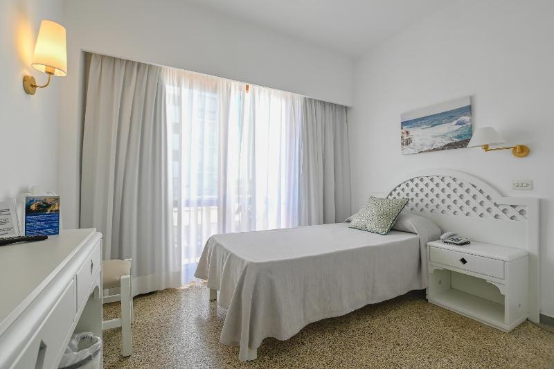 Single Room image 3