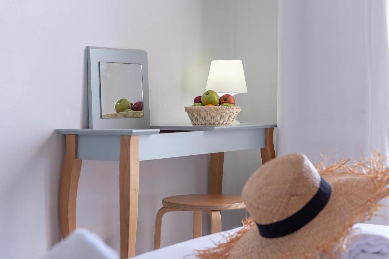Double Room image 3