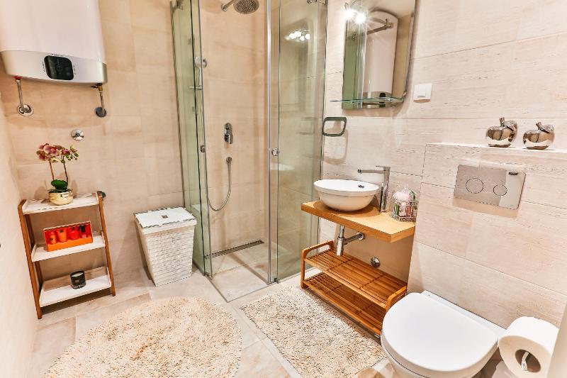 Studio Apartment image 3