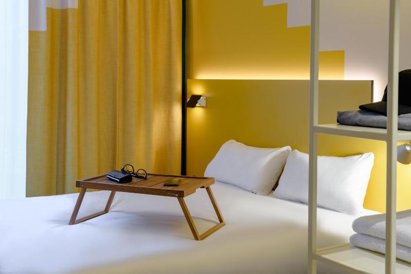 Standard Double Room image 3
