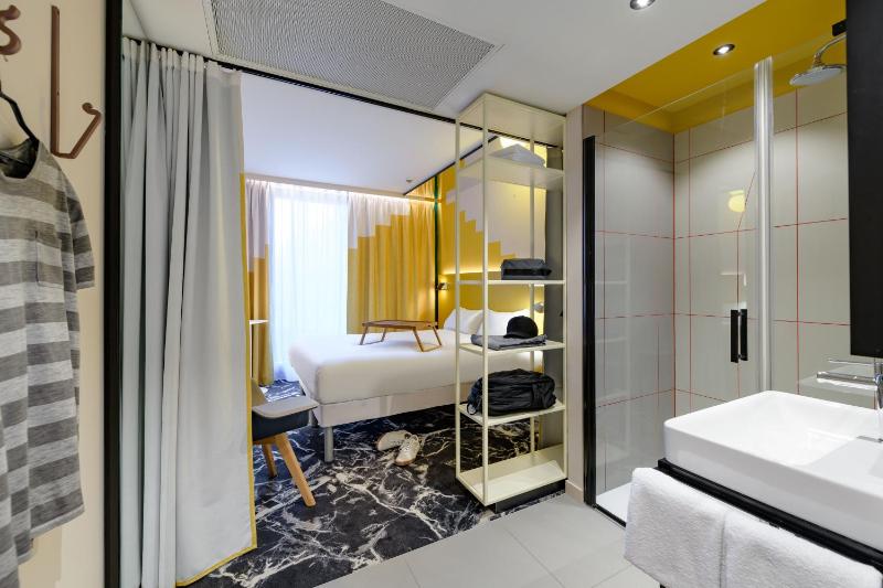 Standard Double Room image 2