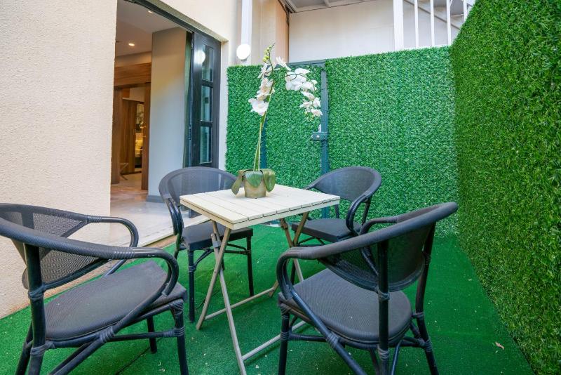 Suite with Garden View image 2