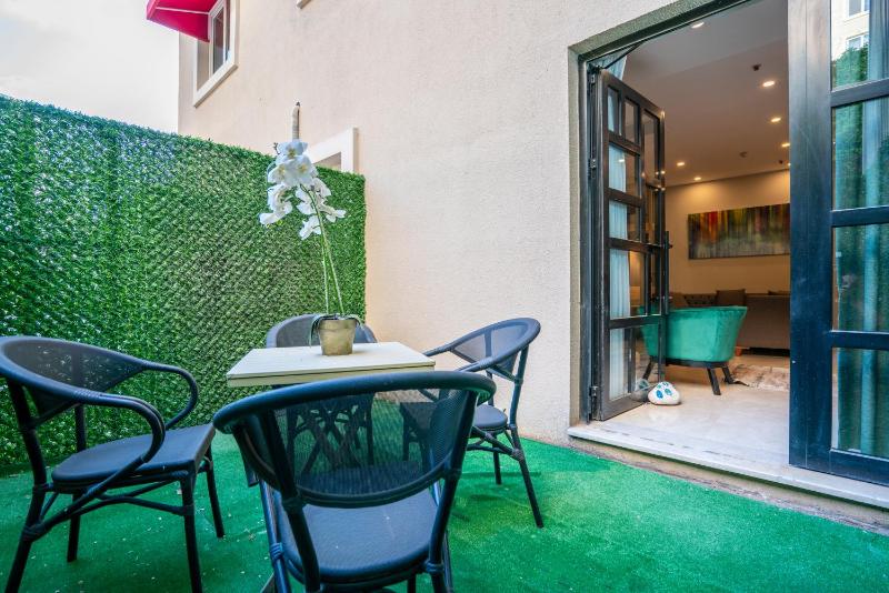 Suite with Garden View image 3