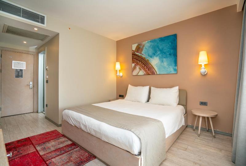 Economy Double Room image 4