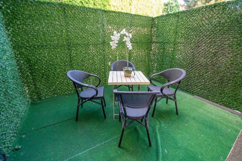 Suite with Garden View image 4