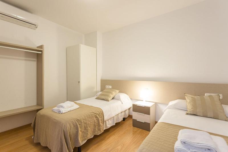 The Lucky Flats - Artilleros - image 7