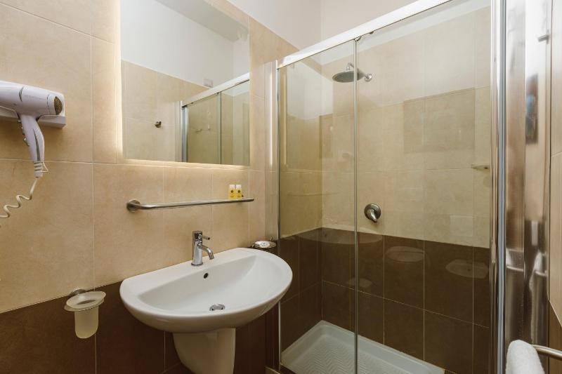 Double or Twin Room with Extra Bed image 3
