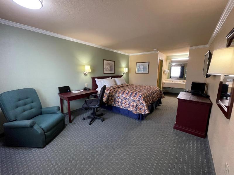Americas Best Value Inn Houston Hobby Airport - image 9