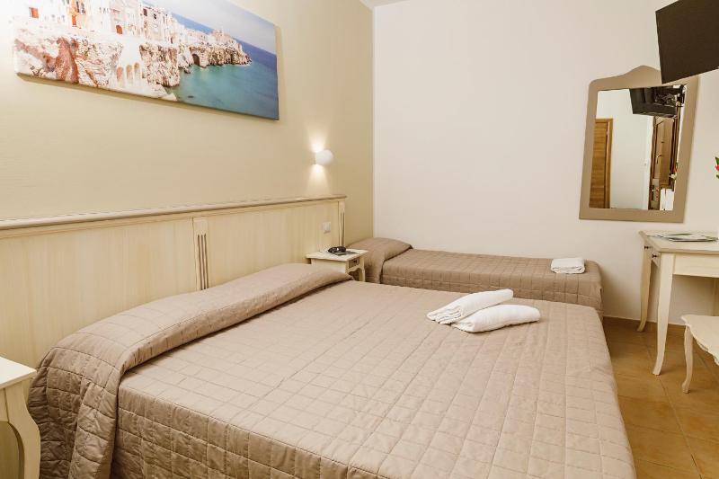 Double or Twin Room with Extra Bed image 1