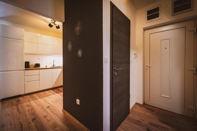 AH-SUPREME Apartment - image 21