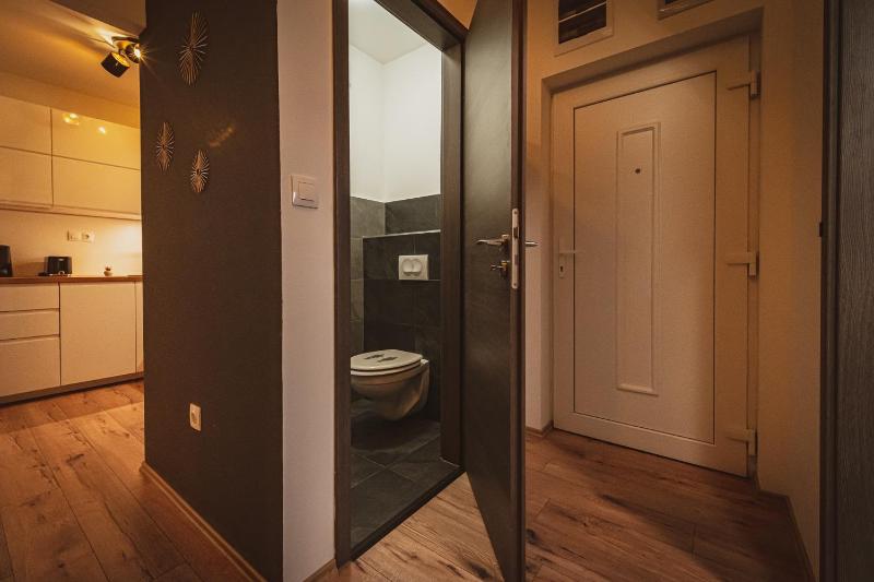 AH-SUPREME Apartment - image 11