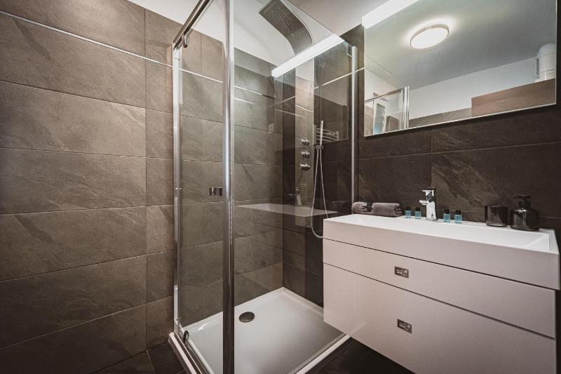AH-SUPREME Apartment - image 16