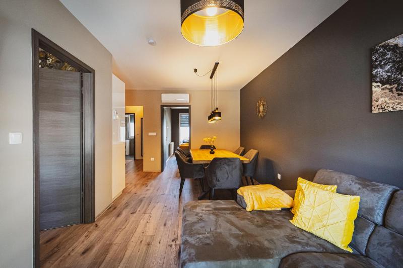 AH-SUPREME Apartment - image 4